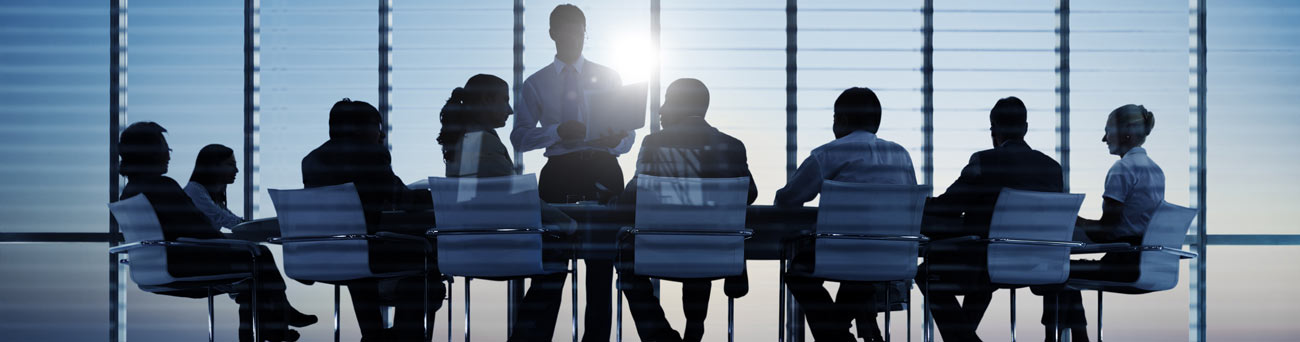 Banner - Team meeting around a table
